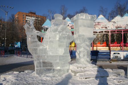Ледяной почтальон Петя появился на Центральной площади Ижевска