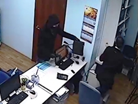 Ижевчанин, ограбивший центр микрофинансирования, оказался причастен к нападению на магазин сотовой связи