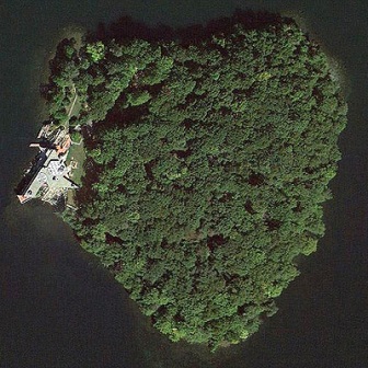 Анджелина Джоли подарит Бреду Питту остров в форме сердца