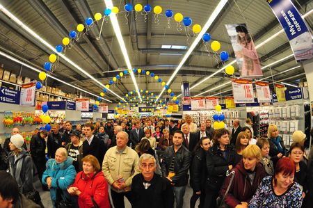 Новый гипермаркет в Ижевске стал причиной затора на дороге