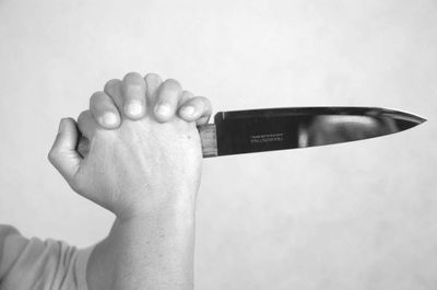 Ижевчанин ударом ножа в поясницу лишил отца жизни