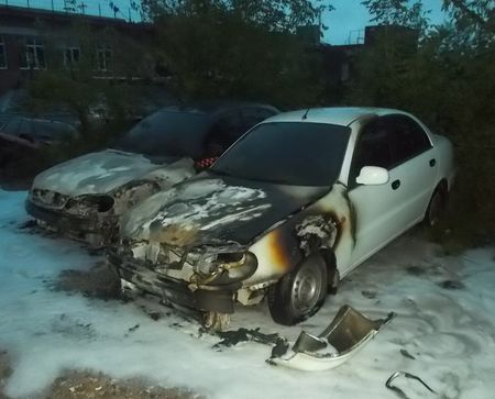 Две машины сгорели ночью в Ижевске