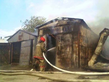 Ветхая проводка стала причиной пожара в гараже в Удмуртии