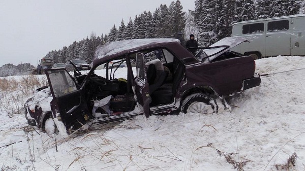 Женщина погибла на автодороге Ижевск – Сарапул при столкновении с грузовиком