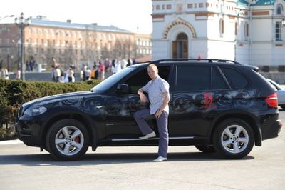 Олимпийский чемпион по боксу  выставил на продажу джип от президента России