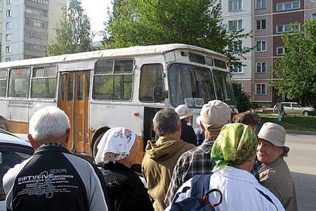 В Ижевске запустят дополнительные автобусы на кладбища