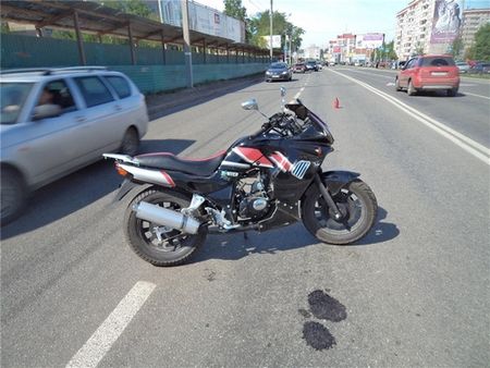 Мопед протаранил автомобиль в Ижевске