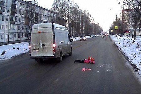 Момент наезда на школьницу в Ижевске попал на запись видеорегистратора