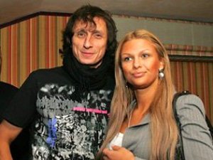 Вадим Галыгин женится на певице группы «Топлесс»