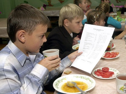 Более 46 миллионов рублей выделит Удмуртия на школьное питание