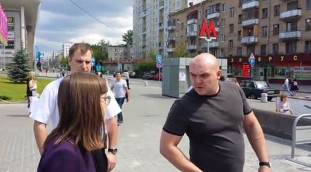 Охранник торгового центра напал на муниципального депутата в Москве