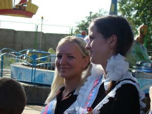 Фоторепортаж: Летний сад Ижевска заполонили беременные выпускницы