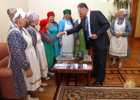 Президент Удмуртии  подписал Указ о Дне бабушки