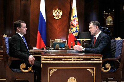 Волков обещал Медведеву ликвидировать очереди в детсады