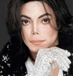 Врач Майкла Джексона прятал склянки с запрещенными препаратами, пока певец умирал