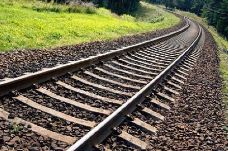  15-летний подросток попал под поезд в Удмуртии: ему ампутировали ноги 