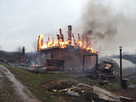 Замыкание электропроводки привело к пожару Воткинске