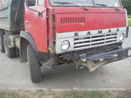 «КамАЗ» столкнулся с учебным автомобилем в Ижевске