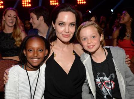 Анджелина Джоли впервые вышла в свет после операции на яичники: звезда посетила церемонию «Kids’ Choice Awards»