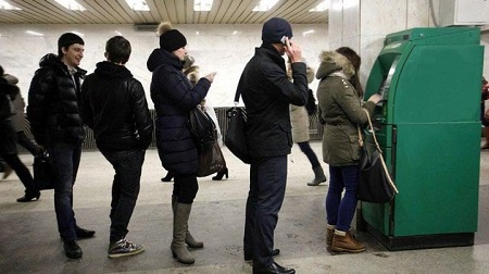 Житель Ижевска выдернул из банкомата 85 тыс рублей и погасил долги