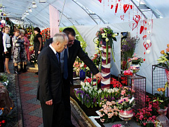 Премьер-министр Удмуртии покупает только местные цветы