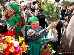 Самая обаятельная бабушка приветствует Ижевск