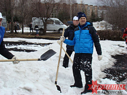 Глава Удмуртии отправился разбрасывать снег