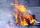 В горящей машине в Махачкале сгорели четыре человека