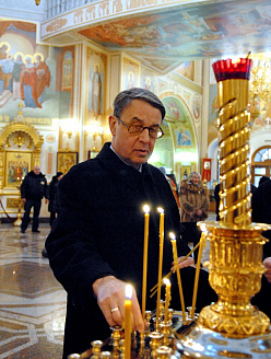 Авдеев побывал в Свято-Михайловском Соборе,  где поставил свечку