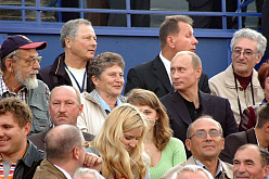 На стадионе  Путин сидел рядом  с Кулаковой
