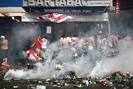 В Россию возвращаются футбольные фанаты, осужденные во Франции за беспорядки