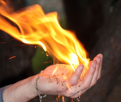 Воткинская пенсионерка обожглась на пожаре 