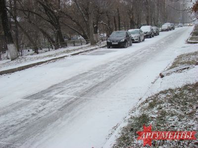 Фото: в Ижевске выпал снег и началась гололедица