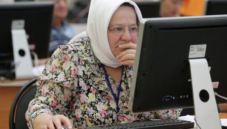 Неработающих пенсионеров в Удмуртии обучат компьютерной грамотности