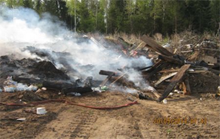 Свалка бытовых отходов загорелась в Удмуртии 