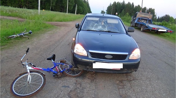 Молодую велосипедистку сбили на трассе в Удмуртии