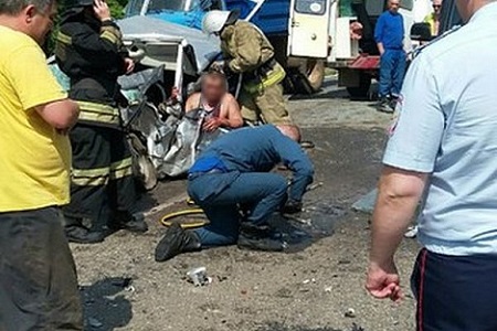 При столкновении двух автомобилей в Удмуртии один человек погиб и 6 пострадали