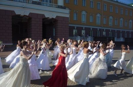 Ижевчанки устроят забег в свадебных платьях в День молодежи