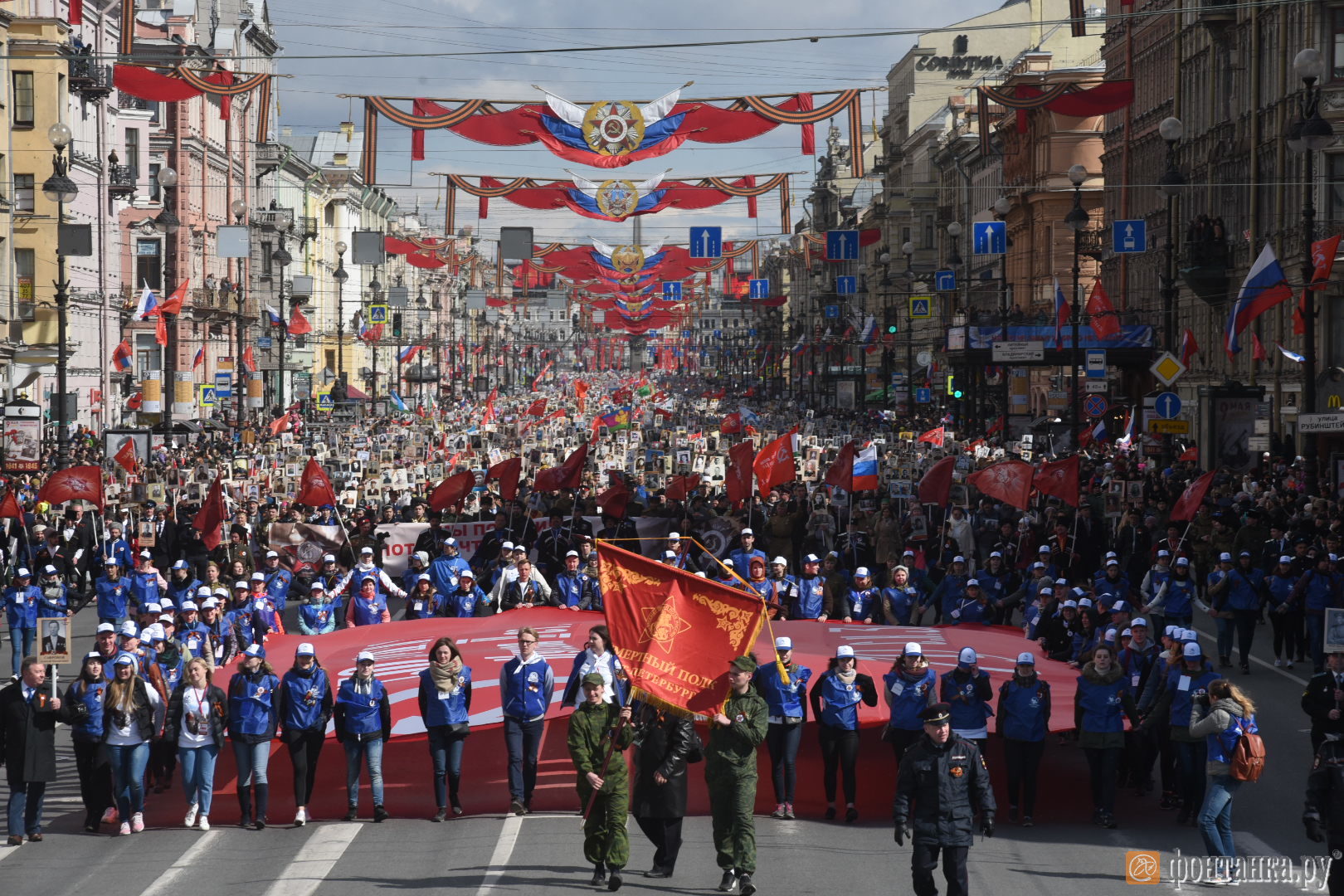 Армяне и азербайджанцы подрались на шествии «Бессмертного полка» в Петербурге