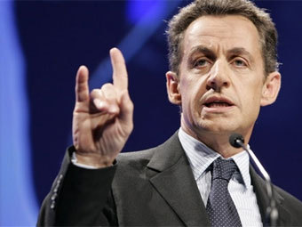 Видео: на Саркози напали в толпе