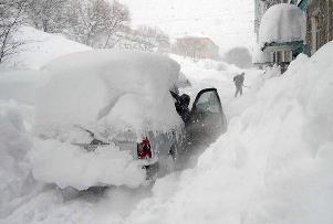 Коммунальщики Ижевска отдыхают: дороги в городе утонули в снегу