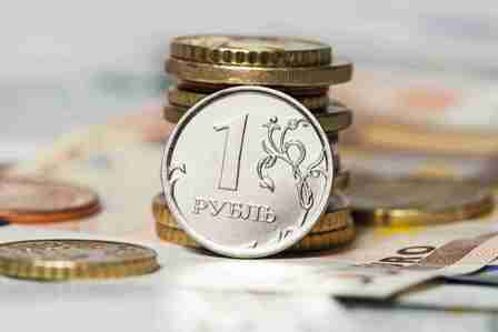 Российские депутаты предложили заменить рубль другой валютой