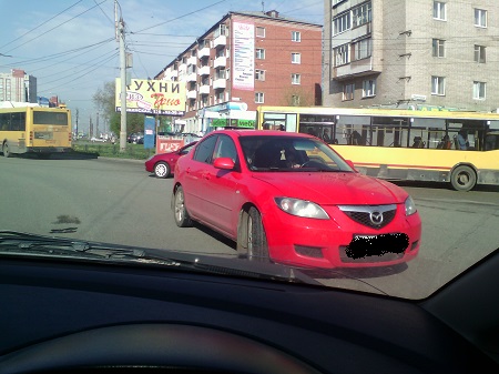 Пробка на перекрестке Карла Либкнехта и Пушкинской в Ижевске вызвана аварией
