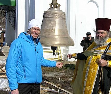 Иван Черезов передал колокола в дар сарапульской церкви