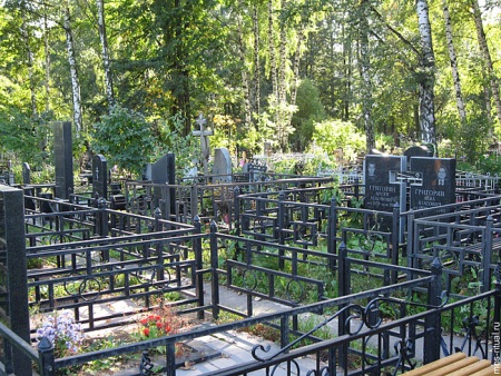 На ижевских кладбищах подорожали места на семейных захоронениях  