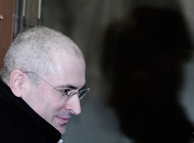 Ходорковского  и Лебедева привезли в суд на бронированном автомобиле