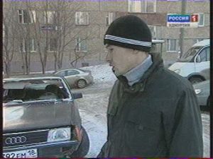 Видеосюжет: глыба льда в Ижевске с 12-го этажа рухнула на автомобиль