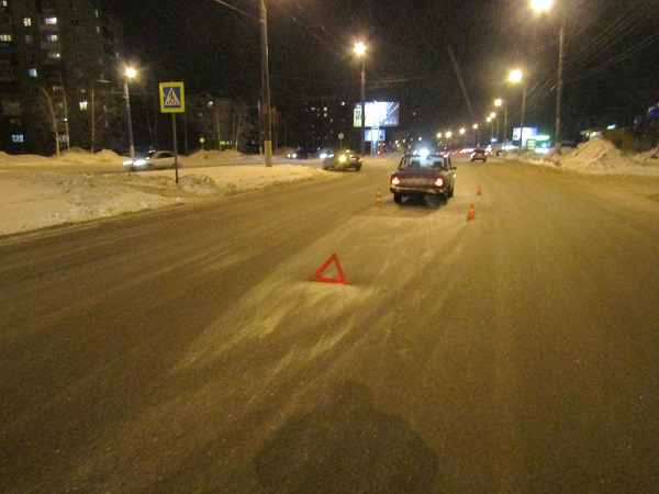 Двое подростков попали под колеса автомобилей в Ижевске 6 февраля