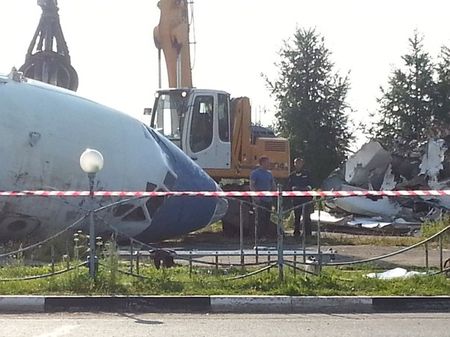 Самолет, демонтированный у АЗС в Ижевске, продали на металлолом