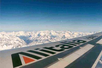 Душевнобольной дипломат из Казахстана угрожал перерезать горло итальянской стюардессе